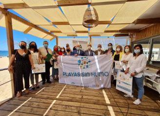 Imagen de la campaña de playas y piscinas sin humo